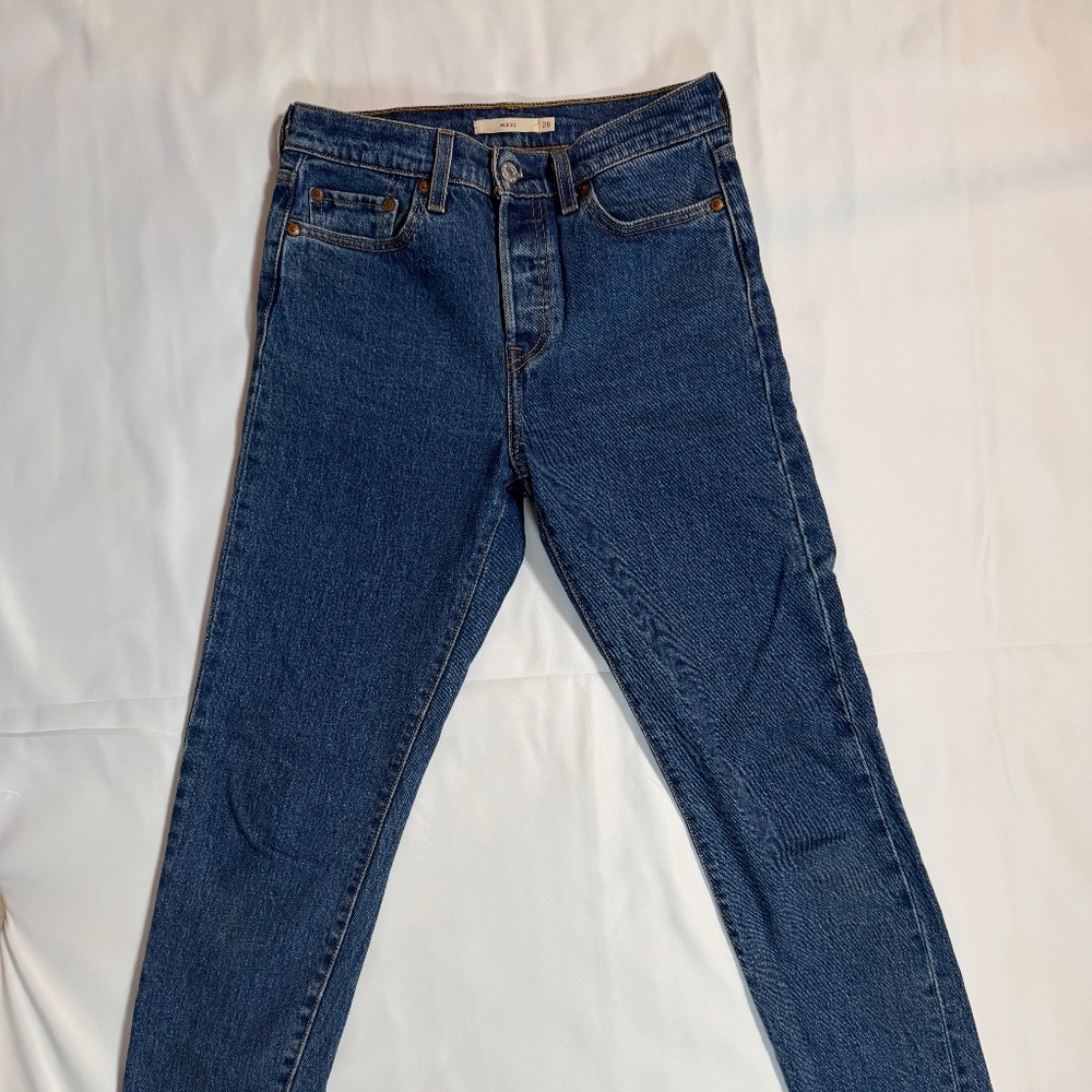 Levi’s Wedgie Straight Ankle - Dark Wash Size 26